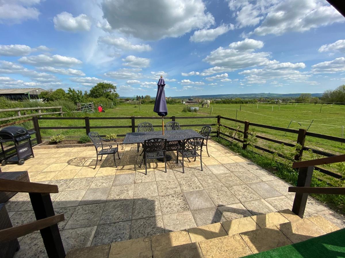 Rew Farm Country & Equestrian Accommodation - Sunrise Lodge Melksham Buitenkant foto