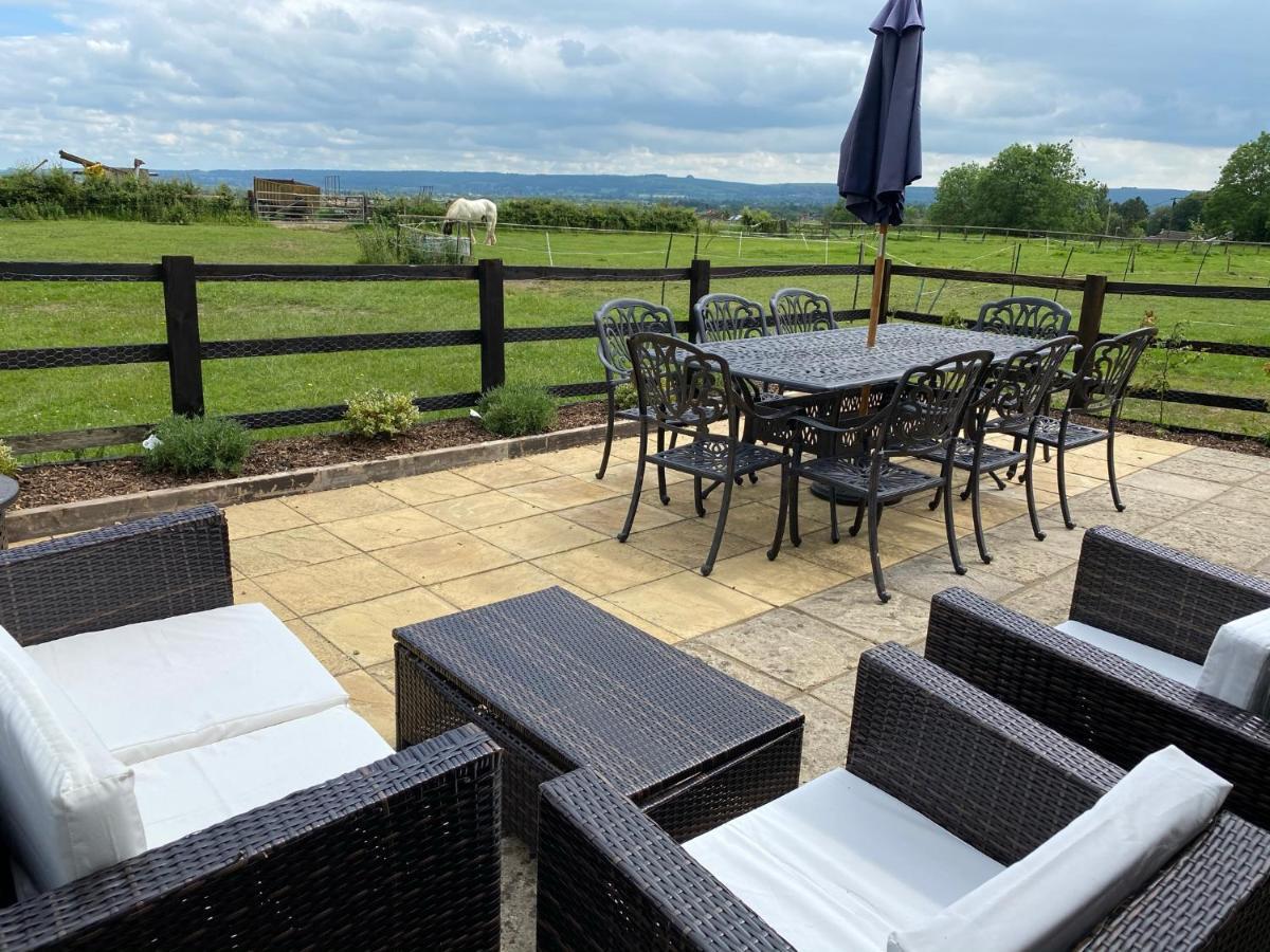 Rew Farm Country & Equestrian Accommodation - Sunrise Lodge Melksham Buitenkant foto