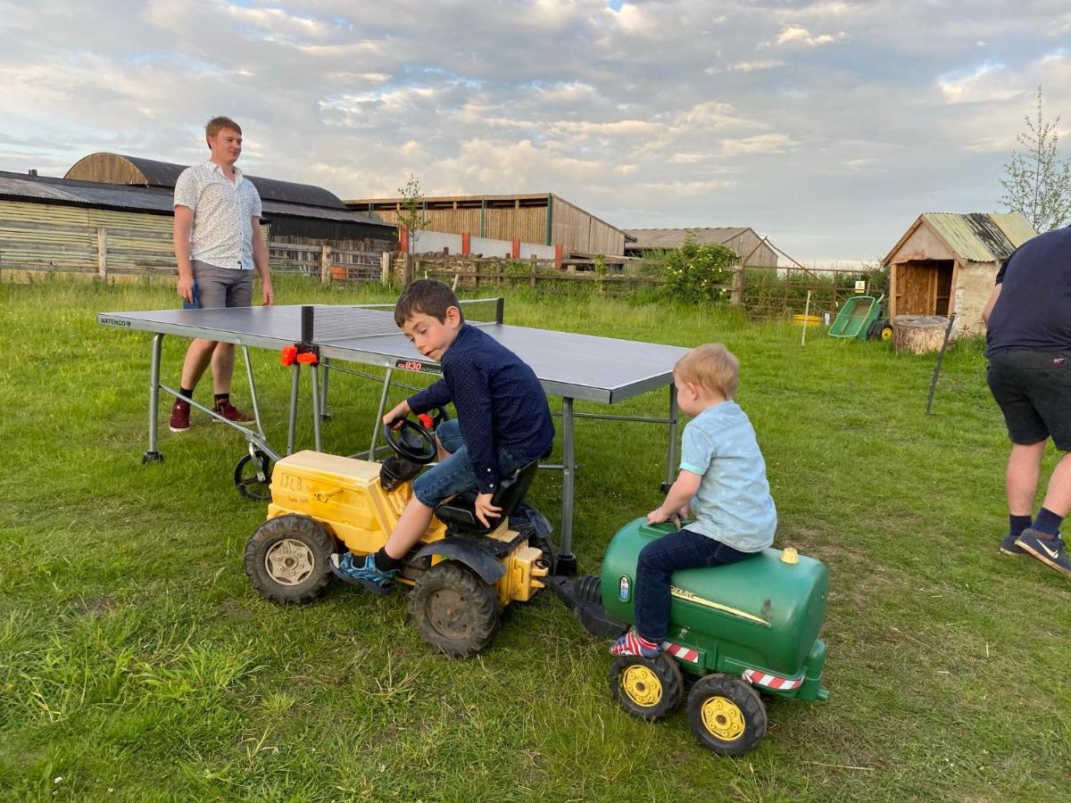 Rew Farm Country & Equestrian Accommodation - Sunrise Lodge Melksham Buitenkant foto