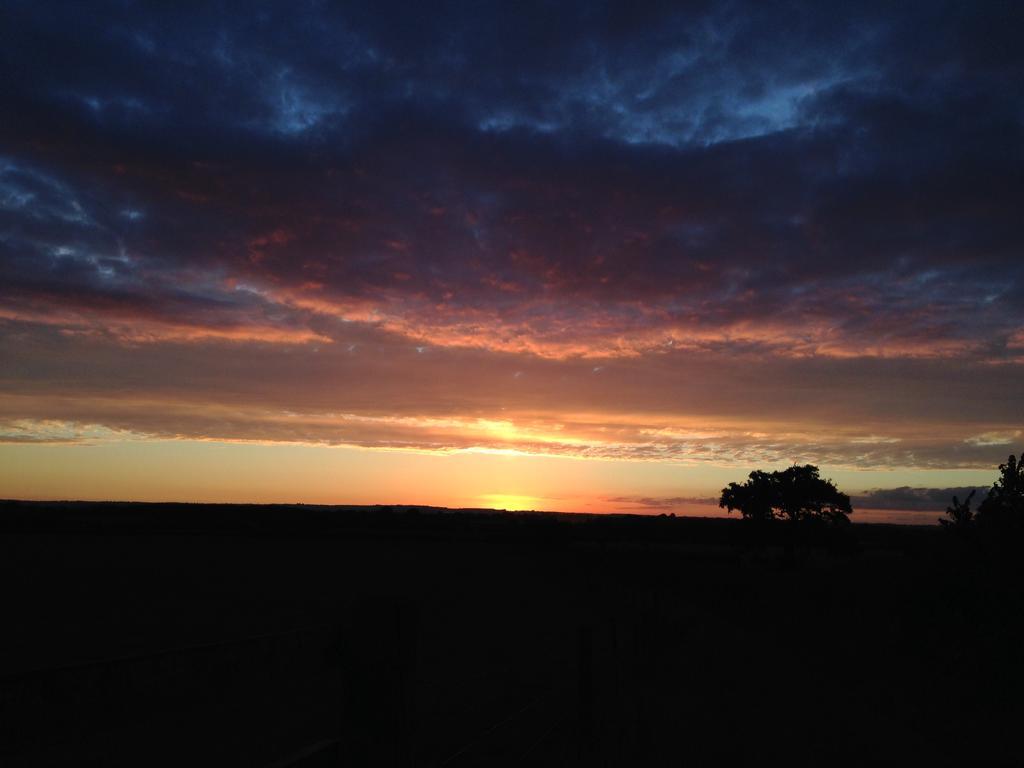 Rew Farm Country & Equestrian Accommodation - Sunrise Lodge Melksham Buitenkant foto
