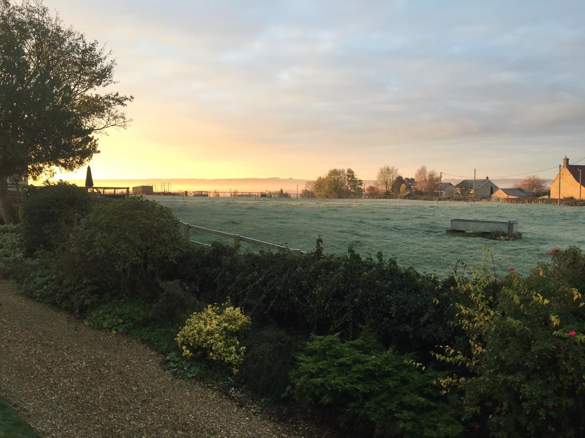 Rew Farm Country & Equestrian Accommodation - Sunrise Lodge Melksham Buitenkant foto